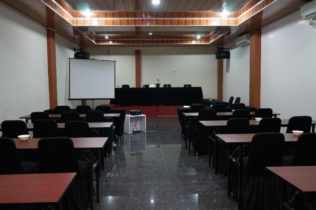 Ren'Z Hotel Pangkal Pinang Dış mekan fotoğraf